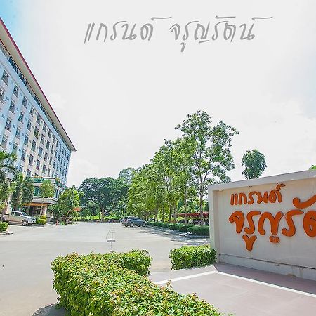 Grand Charoonrat Apartment Сарабури Экстерьер фото
